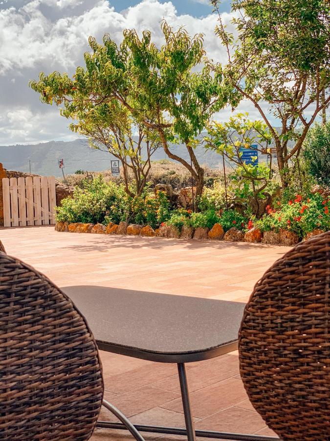 B&B La Roccia Кастельсардо Экстерьер фото